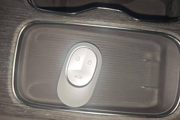 Used Nio ES7 2022 75 kWh Vehicle Key