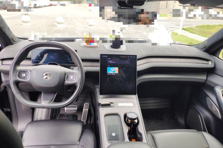 Used Nio ES7 2022 75 kWh Center Console