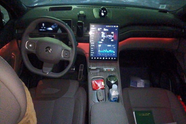 Used Nio ES7 2022 75 kWh Center Console