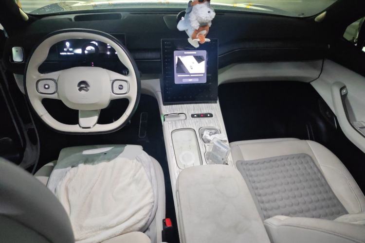 Used Nio ES7 2022 75 kWh Center Console
