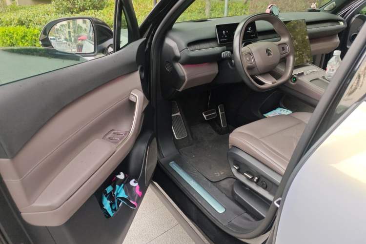 Used Nio ES7 2022 100 kWh Driver Seat