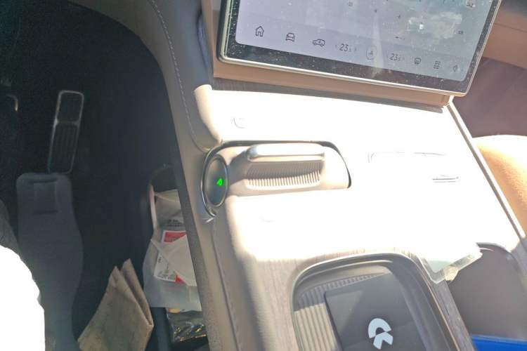 Used Nio ES7 2022 75 kWh Gear Lever
