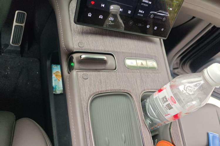 Used Nio ES7 2022 100 kWh Gear Lever