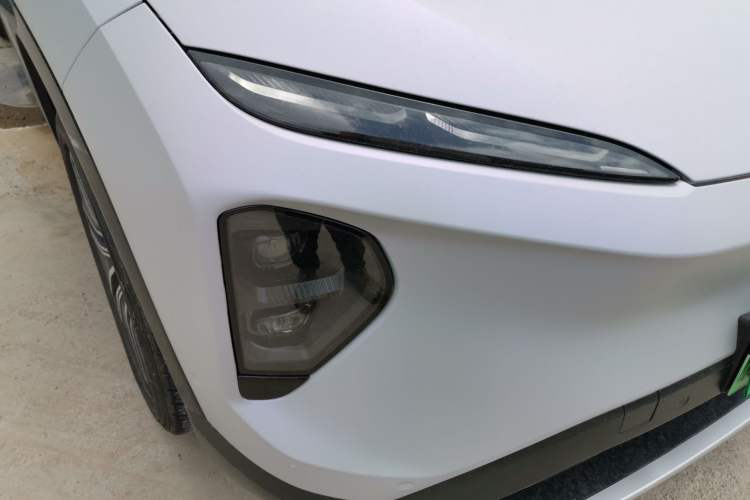 Used Nio ES7 2022 75 kWh Right Front Headlight