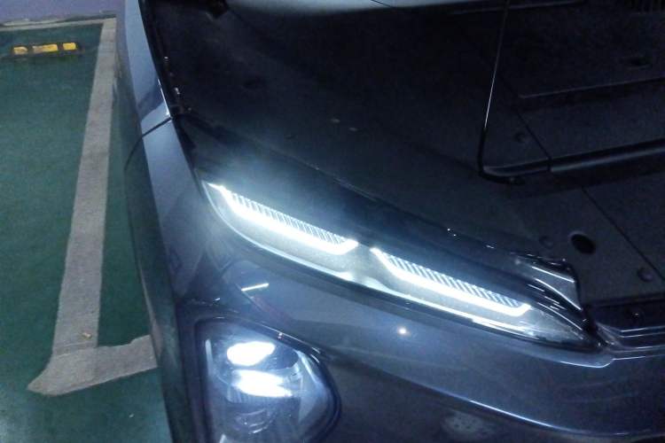 Used Nio ES7 2022 75 kWh Right Front Headlight