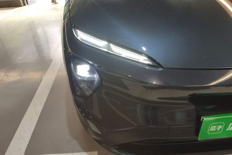 Used Nio ES7 2022 75 kWh Right Front Headlight