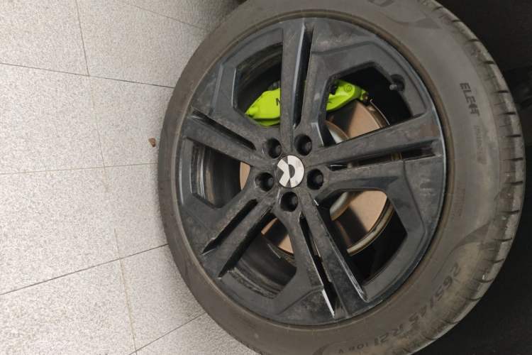 Used Nio ES7 2022 100 kWh Right Front Wheel Hub