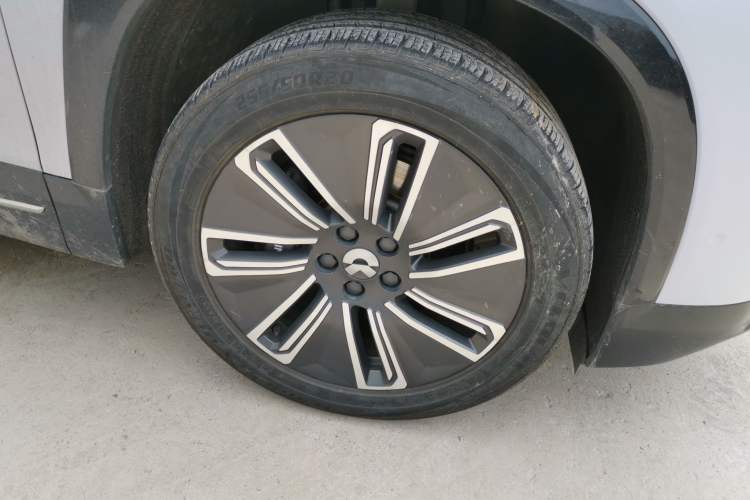 Used Nio ES7 2022 75 kWh Right Front Wheel Hub