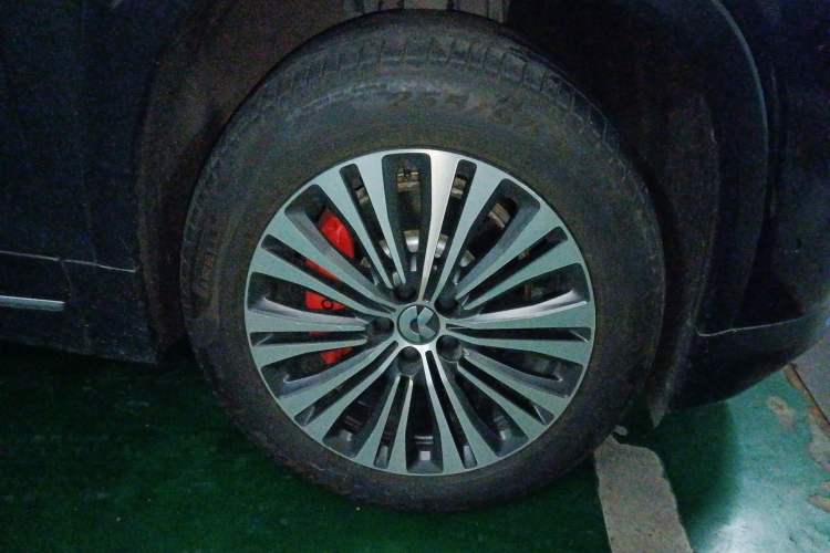 Used Nio ES7 2022 75 kWh Right Front Wheel Hub
