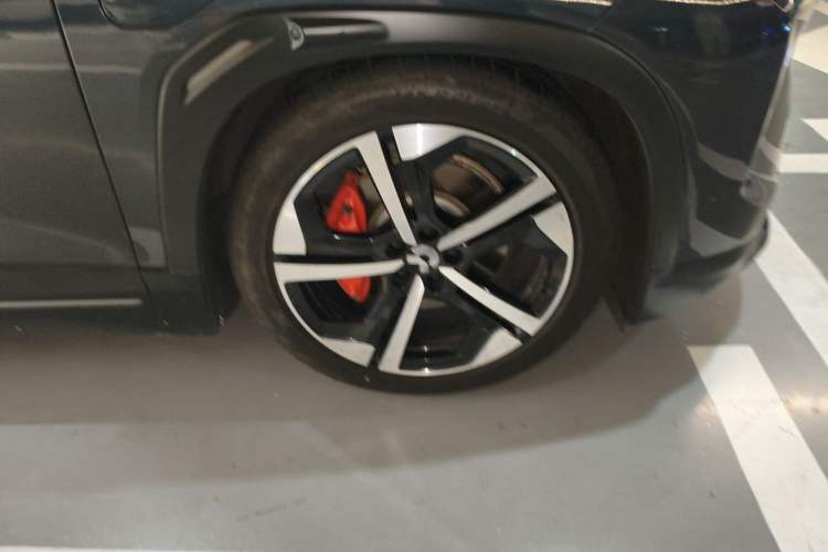Used Nio ES7 2022 75 kWh Right Front Wheel Hub