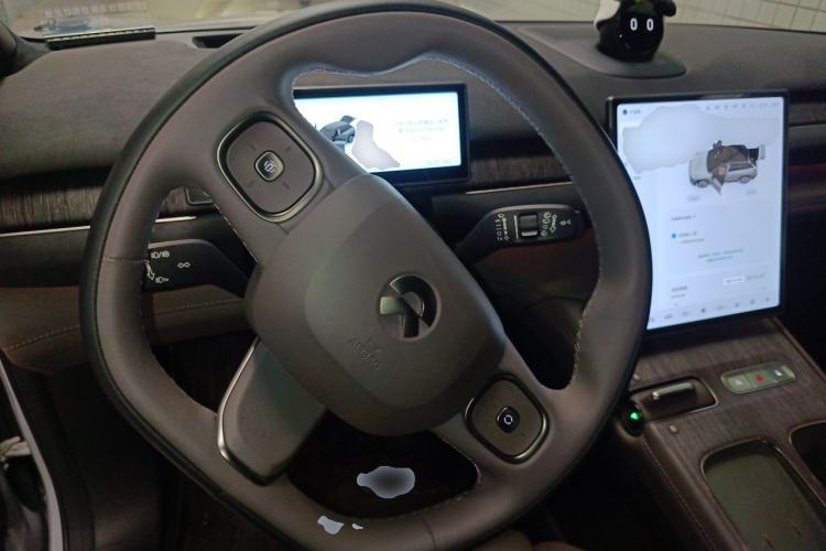 Used Nio ES7 2022 75 kWh Steering Wheel