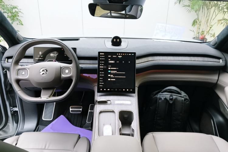 Used Nio ES7 2022 100 kWh Center Console