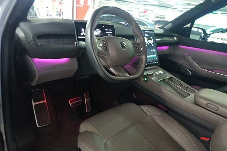 Used Nio ES7 2022 75 kWh Center Console