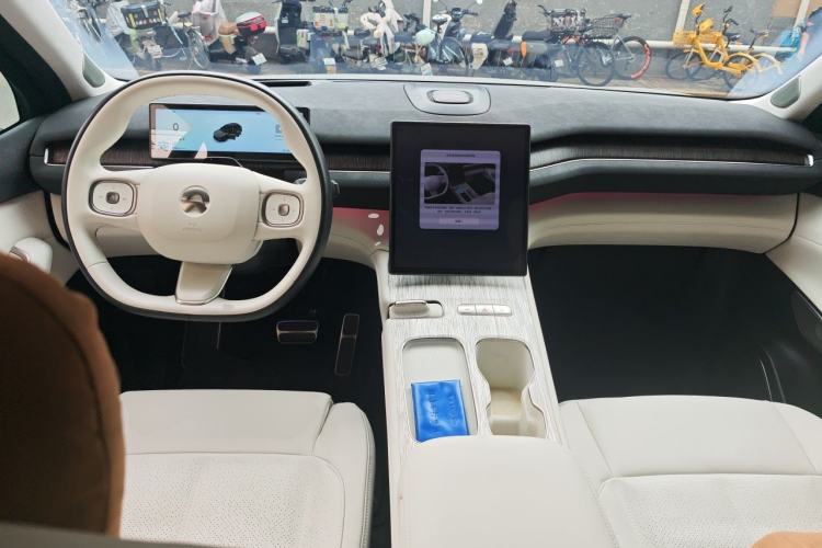 Used Nio ES7 2022 75 kWh Center Console