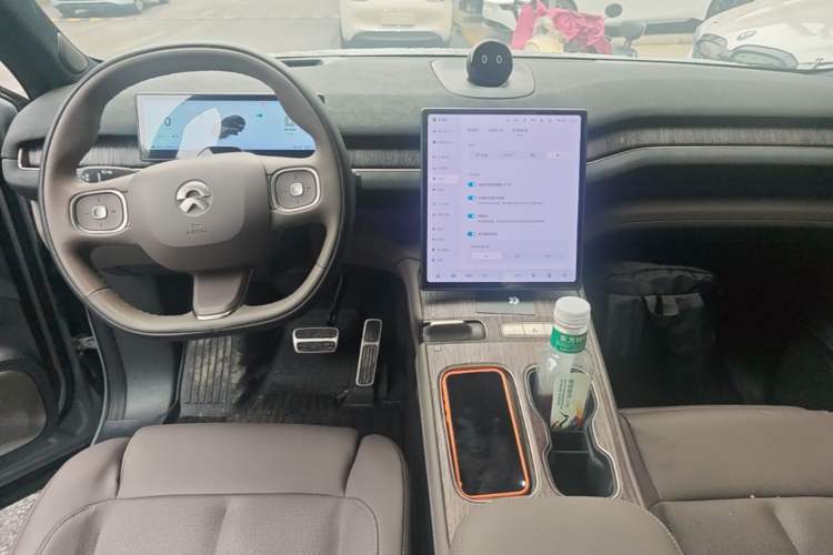 Used Nio ES7 2022 75 kWh Center Console