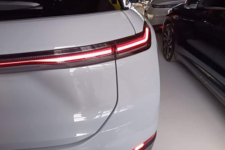 Used Nio ES7 2022 75 kWh Exterior 3