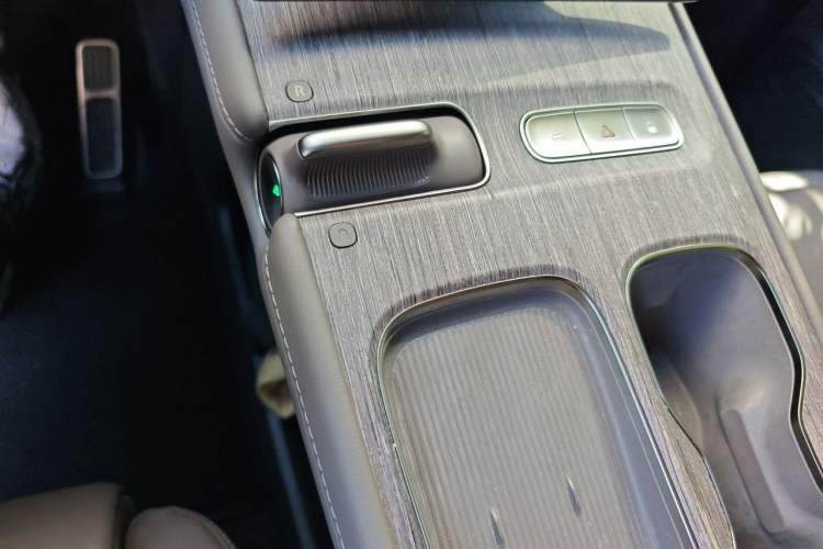 Used Nio ES7 2022 75 kWh Gear Lever