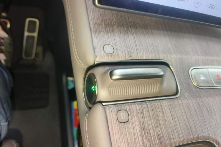 Used Nio ES7 2022 75 kWh Gear Lever