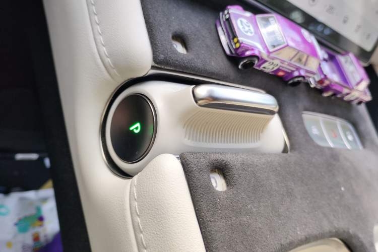 Used Nio ES7 2022 75 kWh Gear Lever