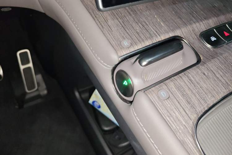 Used Nio ES7 2022 75 kWh Gear Lever