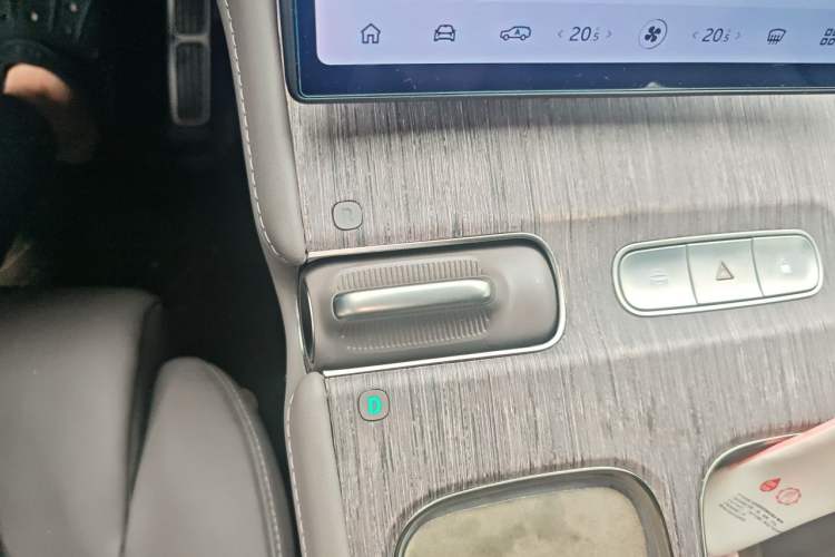 Used Nio ES7 2022 75 kWh Gear Lever