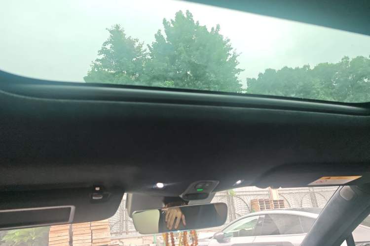 Used Nio ES7 2022 75 kWh Headliner