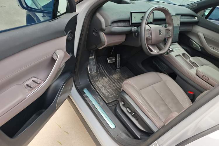 Used Nio ES7 2022 75 kWh Interior 3