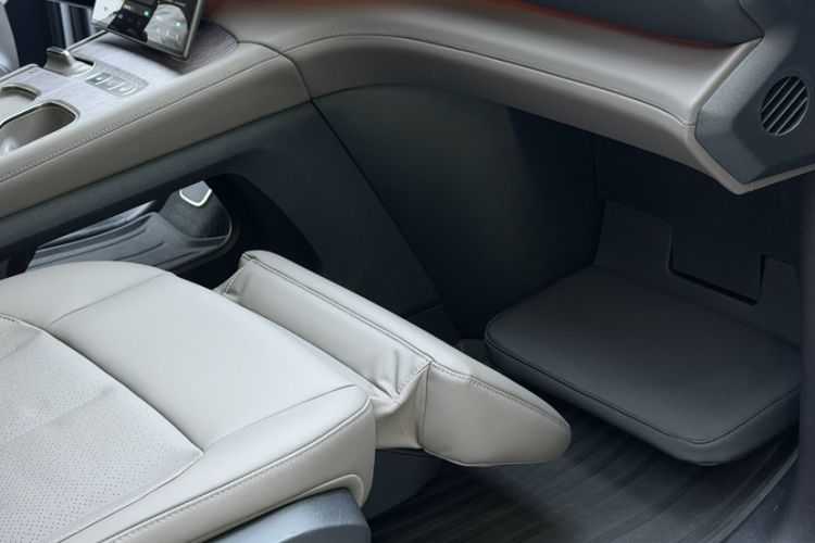 Used Nio ES7 2022 100 kWh Interior 8