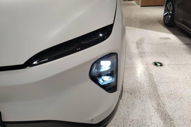 Used Nio ES7 2022 75 kWh Left Front Headlight