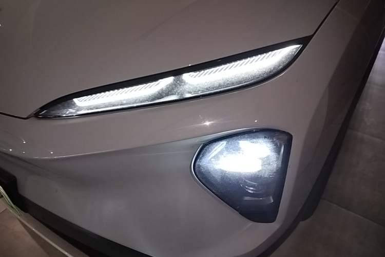 Used Nio ES7 2022 100 kWh Left Front Headlight