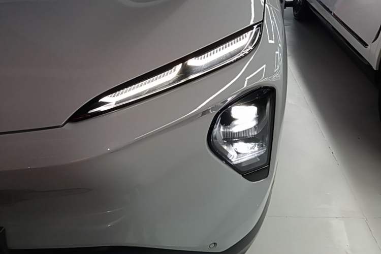 Used Nio ES7 2022 75 kWh Left Front Headlight