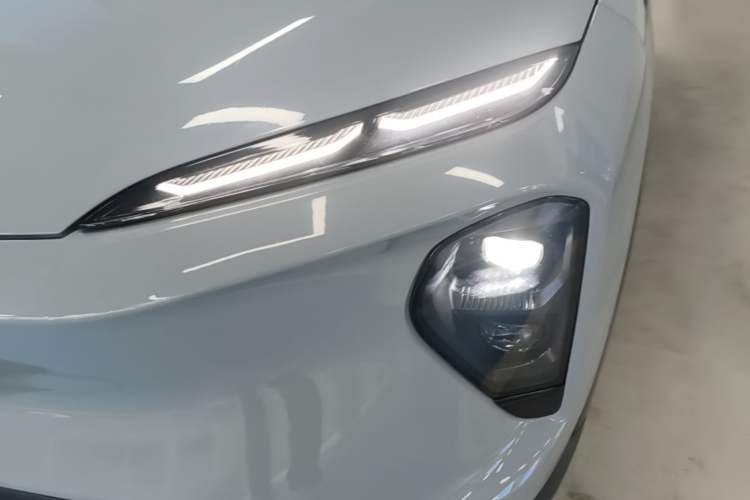 Used Nio ES7 2022 75 kWh Left Front Headlight