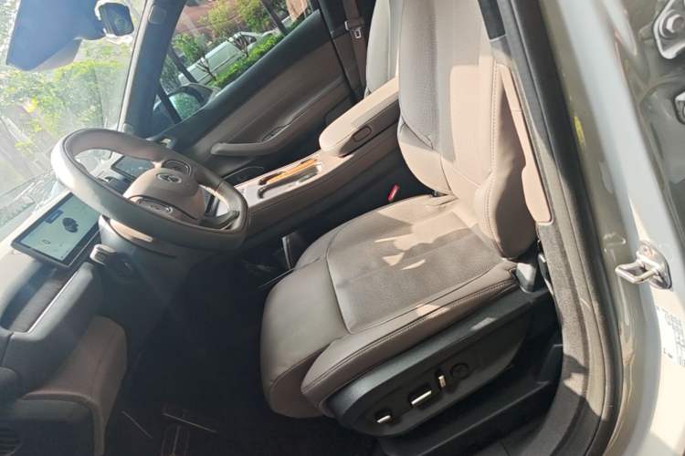 Used Nio ES7 2022 75 kWh Left Front Seat