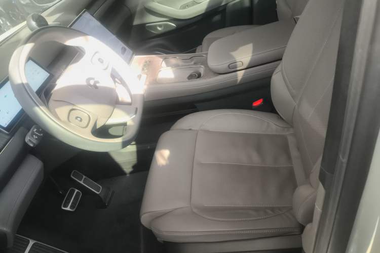 Used Nio ES7 2022 75 kWh Left Front Seat
