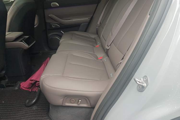 Used Nio ES7 2022 75 kWh Left Rear Seat