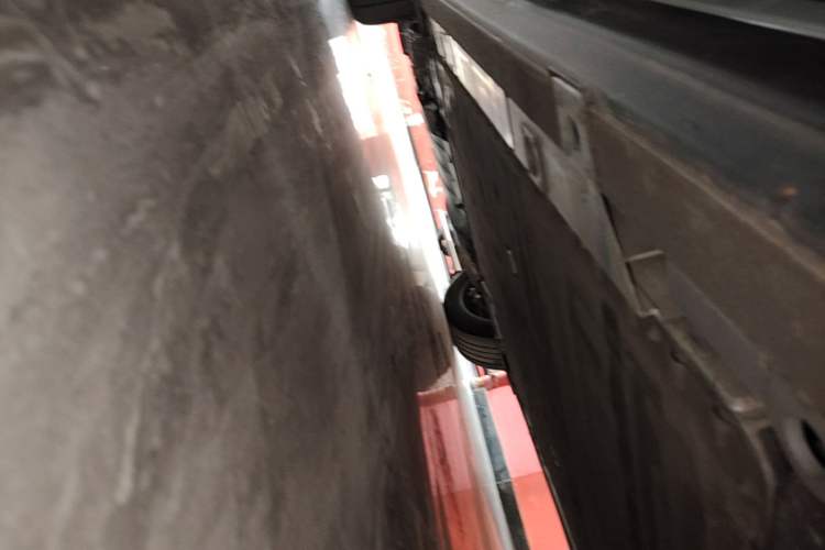 Used Nio ES7 2022 75 kWh Left Side Sill