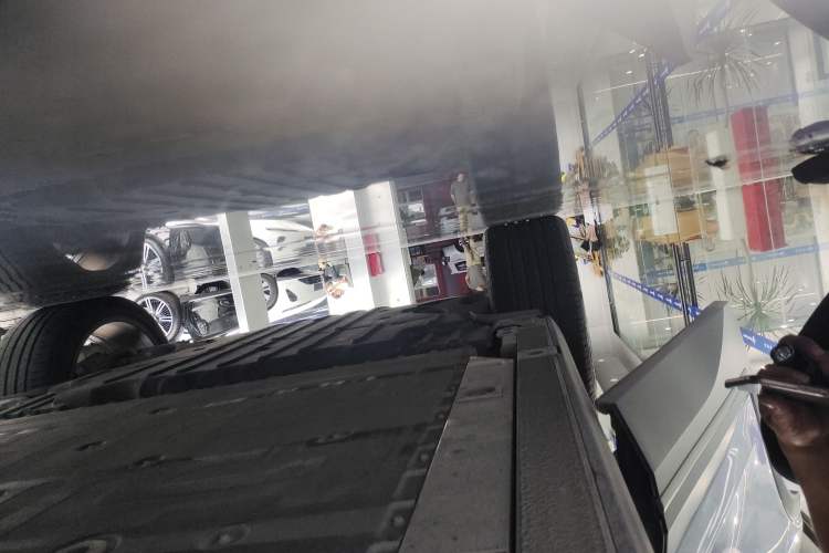 Used Nio ES7 2022 100 kWh Left Side Sill