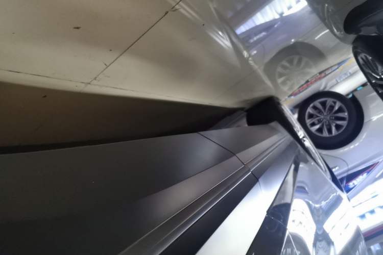 Used Nio ES7 2022 100 kWh Left Side Sill
