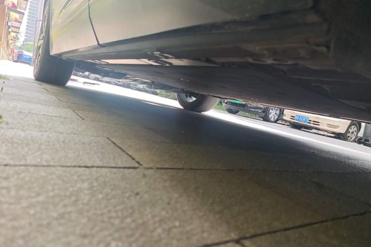 Used Nio ES7 2022 75 kWh Left Side Sill