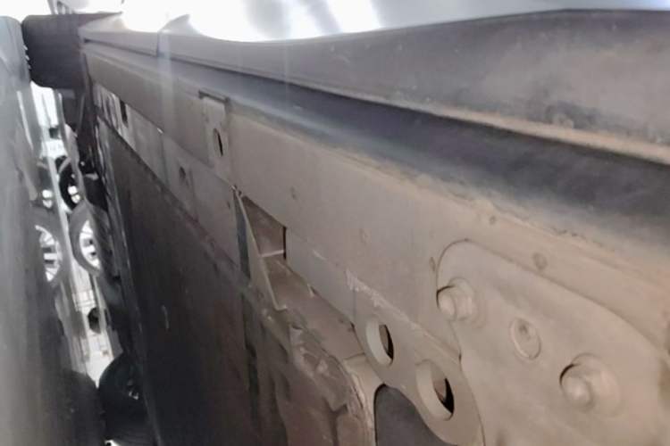 Used Nio ES7 2022 100kWh First Edition Left Side Sill