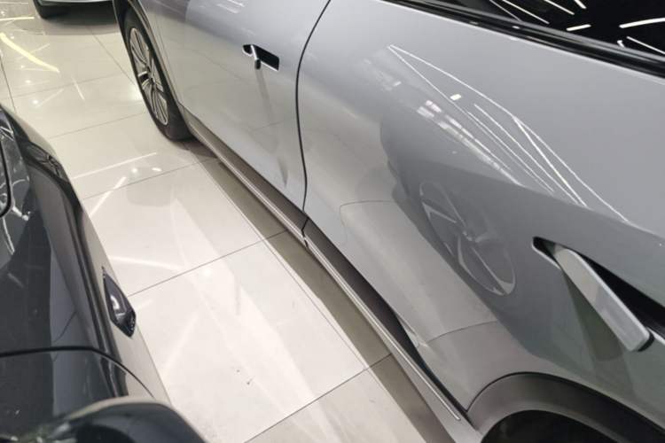 Used Nio ES7 2022 75 kWh Left Side Sill