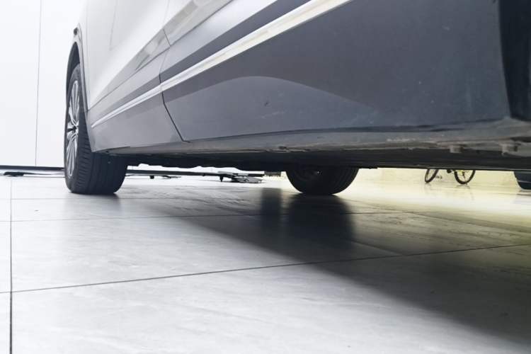 Used Nio ES7 2022 100 kWh Left Side Sill