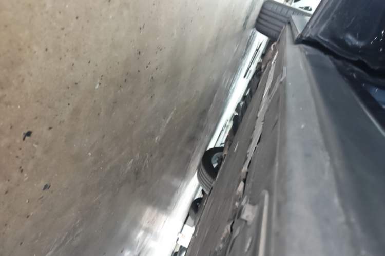 Used Nio ES7 2022 100kWh First Edition Left Side Sill