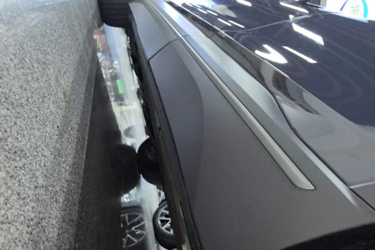 Used Nio ES7 2022 75 kWh Left Side Sill