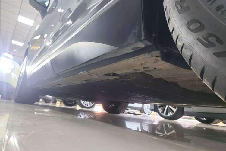 Used Nio ES7 2022 75 kWh Left Side Sill