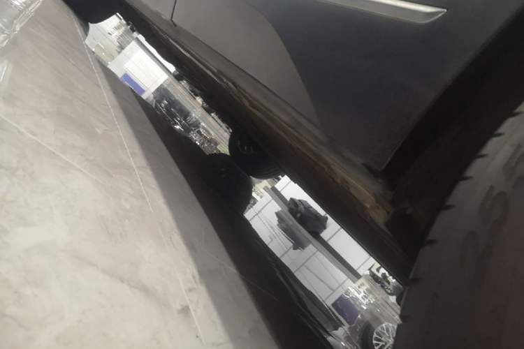 Used Nio ES7 2022 75 kWh Left Side Sill