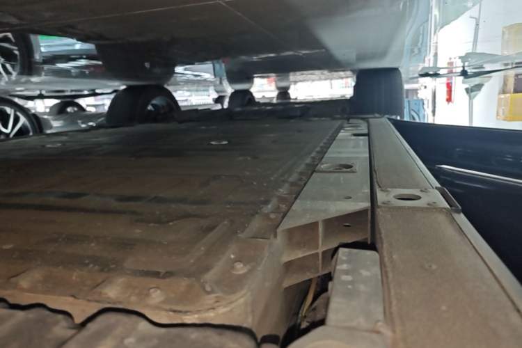 Used Nio ES7 2022 100kWh First Edition Left Side Sill