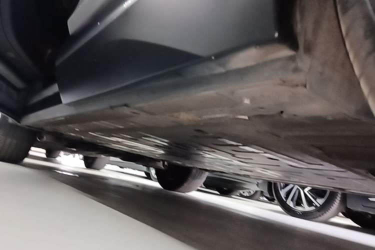 Used Nio ES7 2022 75 kWh Left Side Sill