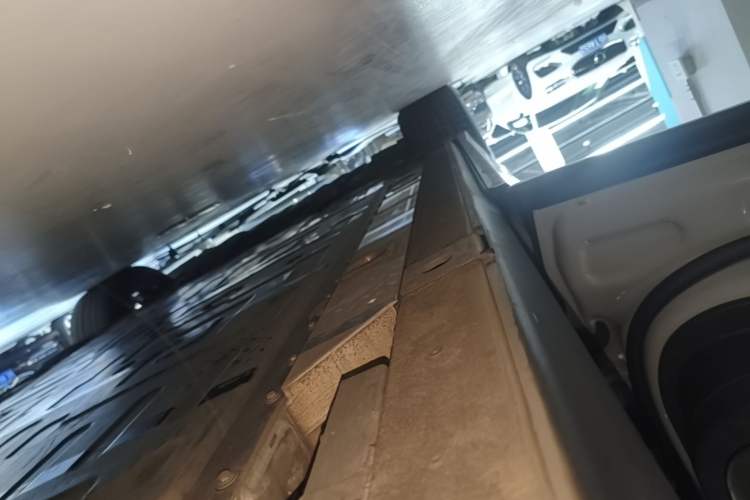 Used Nio ES7 2022 75 kWh Left Side Sill