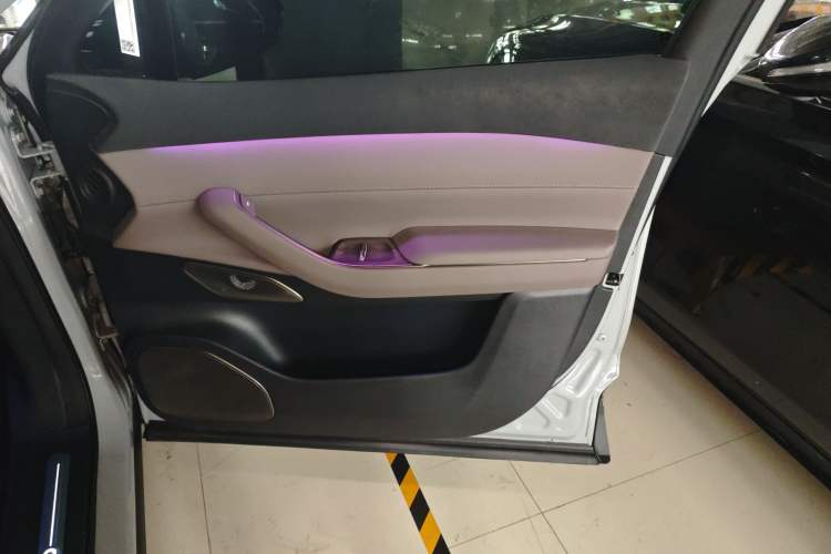 Used Nio ES7 2022 75 kWh Right Front Door Interior